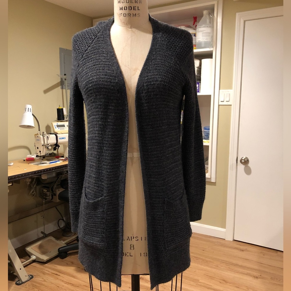 Fat Face Woman’s Heathered Grey/Black cardigan sweater size 4